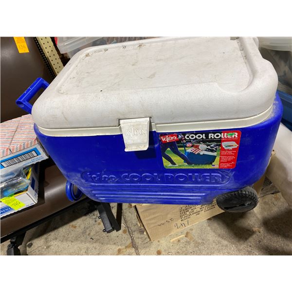 Igloo rolling cooler