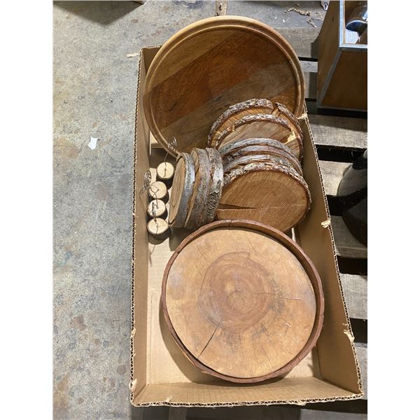 Lot wood display pieces