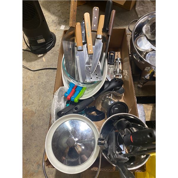 Lot of knives and other utensils