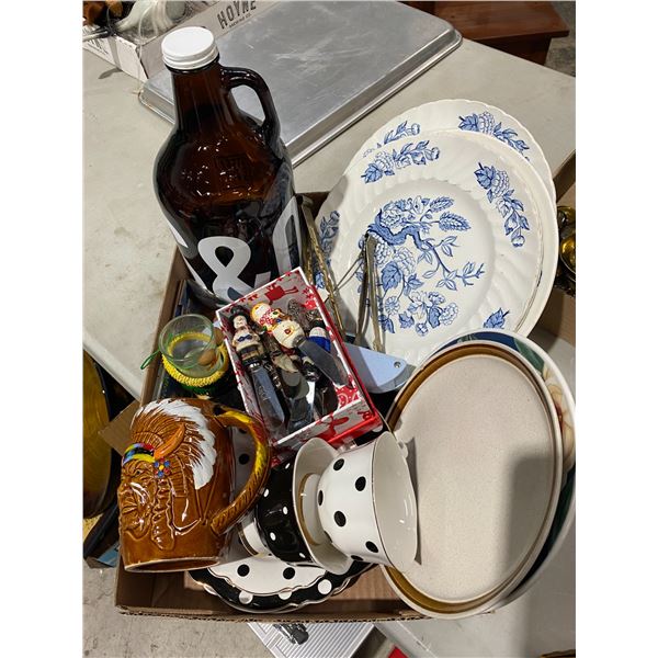 Lot kitchenware and collectibles