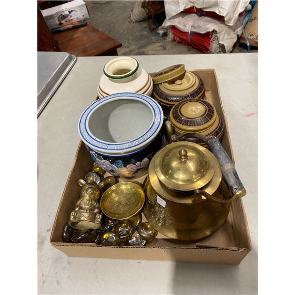 Lot brass and pottery