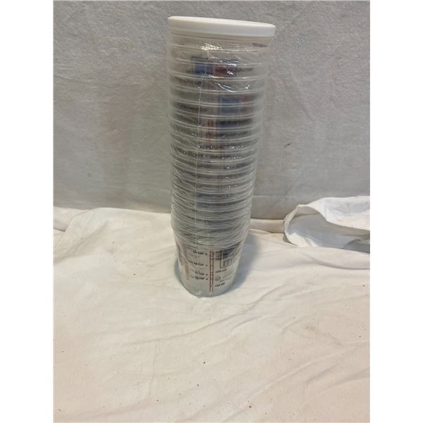 20 plastic measuring cups