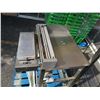 Image 2 : COMMERCIAL WRAPPING STATION WITH HEAT SEALING ROD - WORKING