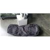 Image 1 : Globe and mail golf travel bag with 3 pairs of coveralls