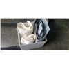 Image 2 : Globe and mail golf travel bag with 3 pairs of coveralls