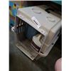 Image 3 : Pet transporter and lot of litter trays with litter