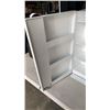 Image 9 : WHITE LOCKING METAL CABINET WITH KEY AND 2 BLACK METAL CABINETS