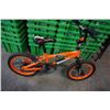 Image 4 : BLACK SUPERCYCLE AND ORANGE IMPULSE KIDS BIKES