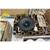 Image 8 : LOT OF SPEAKERS, GLOVES, LIGHTS, STRING