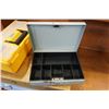 Image 2 : PLANO CASE, 2 TRIPODS AND 3 TOOLBOXES