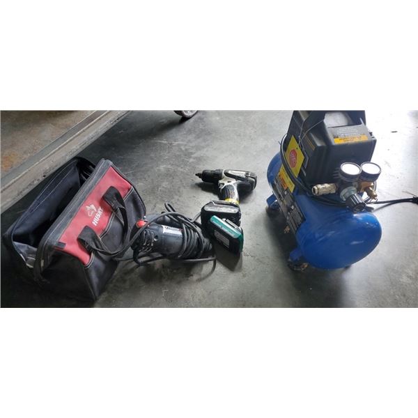 Mastercraft 2 gallon air compressor with 18 V makita drill and 2 batteries Plus roto zip tool and hu