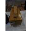 Image 7 : PICNIC BASKET AND SHOE SHINE STAND