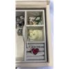 Image 4 : Case of jewelry with 2 bracelets