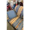 Image 2 : BLUE AND GOLD UPHOLSTERED LOVESEAT