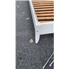 Image 3 : WHITE QUEENSIZE BED FRAME