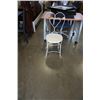 Image 1 : WIRE METAL HEART CHAIR