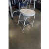Image 2 : WIRE METAL HEART CHAIR