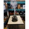 Image 1 : White floor fan and black table fan