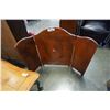Image 4 : PAINTED FRUIT FOLDING STAND - 32 INCHES TALL X 45 WIDE