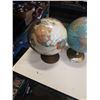 Image 2 : 2 GLOBES