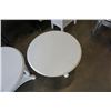 Image 2 : 2 white painted endtables