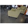 Image 3 : GREEN LAZBOY UPHOLSTERED ARMCHAIR - 34 inches wide