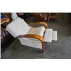 Image 5 : WOOD FRAMED RECLINING CHAIR