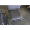 Image 2 : 6 STACKING CHAIRS