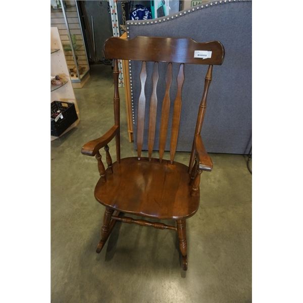 WOOD ROCKING CHAIR