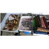Image 1 : Lot of magnifying glasses, reading glasses and cases