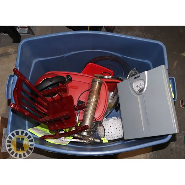 BOX OF KITCHEN ACCESSORIES