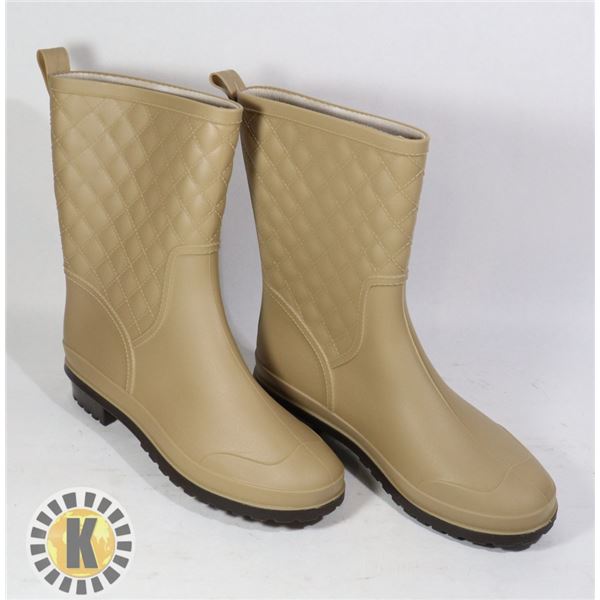 RUBBER BROWN WOMEN'S WATER BOOTS APPOX 9-10