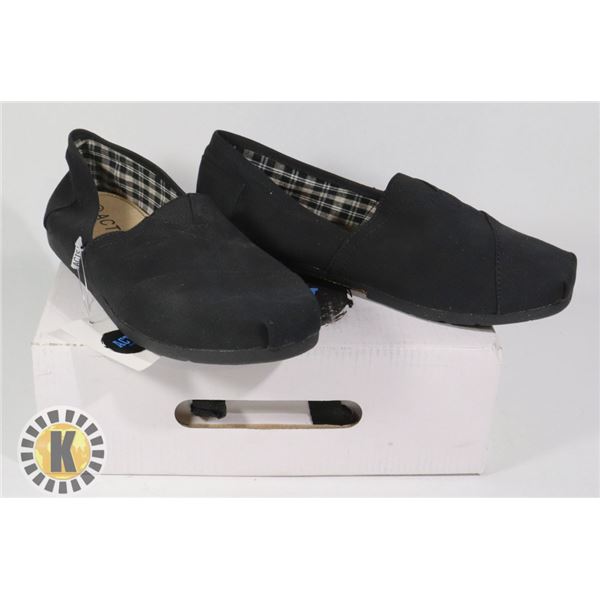 PAIR OF  ACTS  STANDARD SLIP ON SHOES- SIZE 8.5