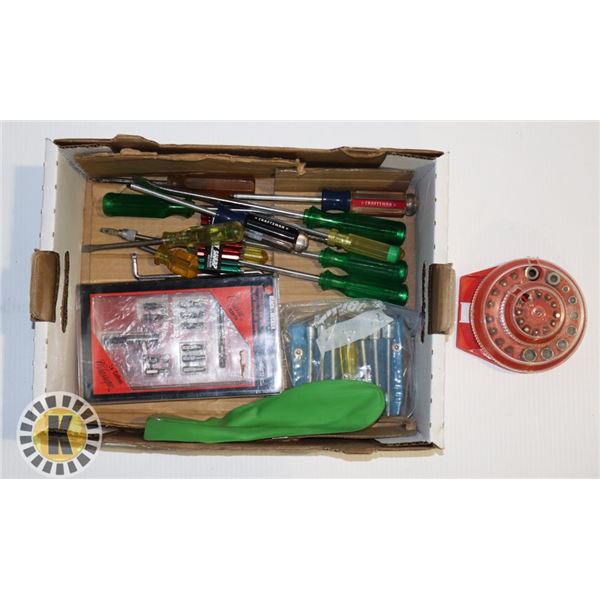 ESTATE BOX OF SCREWDRIVERS AND SCREWDRIVER BIT SET