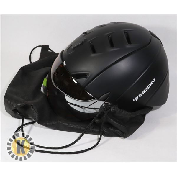 SIZE XL SPORTS HELMET
