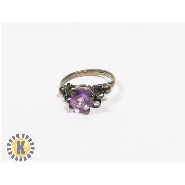 925-151 SILVER TONE BAND W/ LARGE PURPLE JEWEL RING