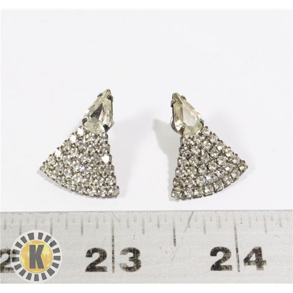 955-112 SILVER TONE EARRINGS CRYSTAL TRIANGLE SHAPE