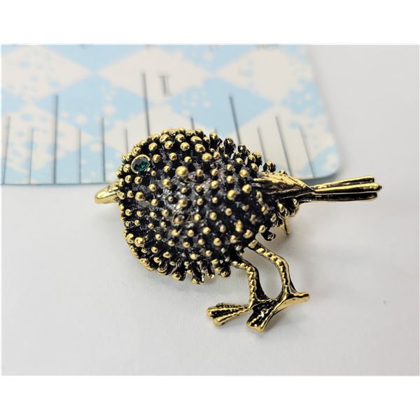 13) BRONZE TONE KIWI BIRD BROOCH WITH A GREEN