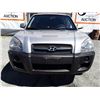 Image 2 : C5 --  2006 HYUNDAI TUCSON GL , Silver , 202953  KM's