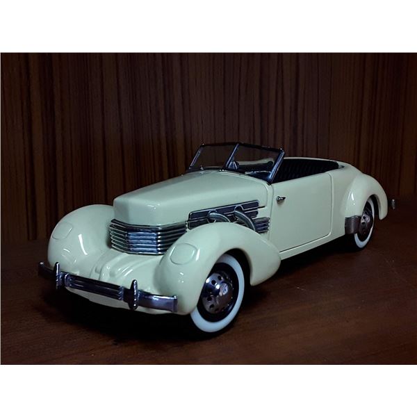 471 --  Vintage Franklin Mint Precision Models 1937 Cord 812 Phaeton Coupe Die Cast Made in 1989