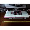 Image 4 : 475 --  "Signature" 1/18 Die Cast 1955 Packard Carribean With Poster