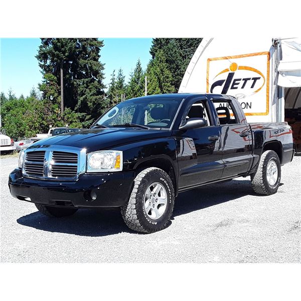 F5 --  2005 DODGE DAKOTA QUAD CAB SLT 4X4 , Black , 212722  KM's