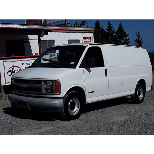 E4 --  2002 CHEVROLET EXPRESS 2500 , White , 328864  KM's