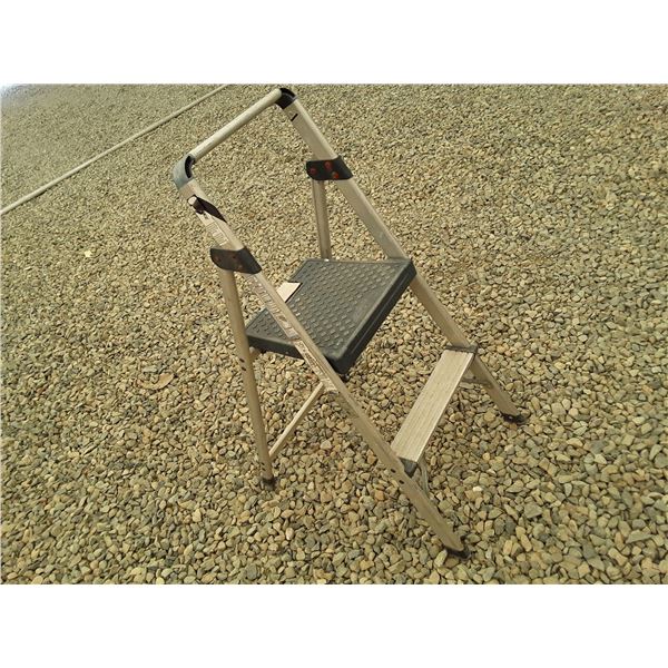 660 --  Folding Step Stool