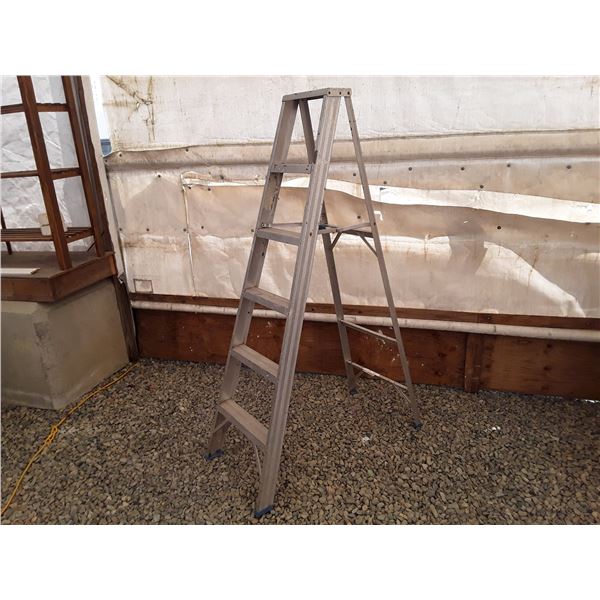 651 --  6ft Aluminum Step Ladder
