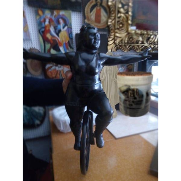 Amazing Beautiful handmade bronze sculpture -Signed BOTERO