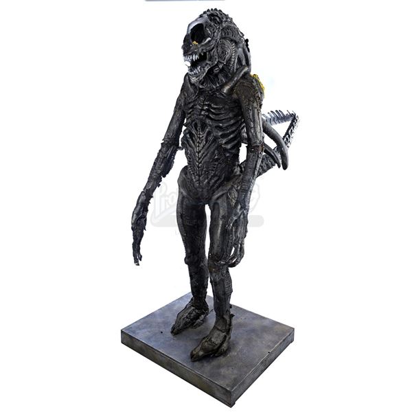 Lot # 16: AVP: ALIEN VS. PREDATOR (2004) - Xenomorph Warrior Costume