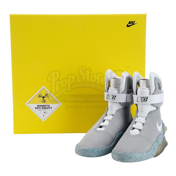 Lot # 30: BACK TO THE FUTURE PART II (1989) - Official Licensed (2011) Light-Up Size 7 Marty McFly (
