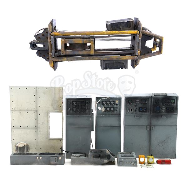 Lot # 454: ABYSS (1989), THE - Submarine Interior and Crane Pulley Model Miniatures