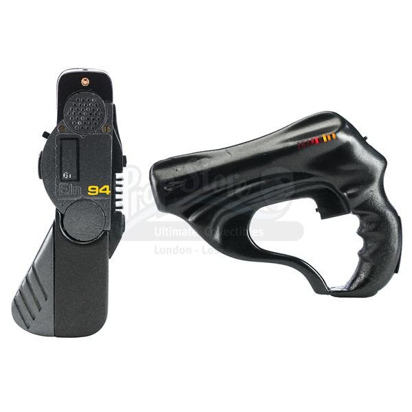 Lot # 1009: SEAQUEST DSV (T.V. SERIES, 1993 - 1996) - Light-Up VPAL Communicator and Pulse Pistol